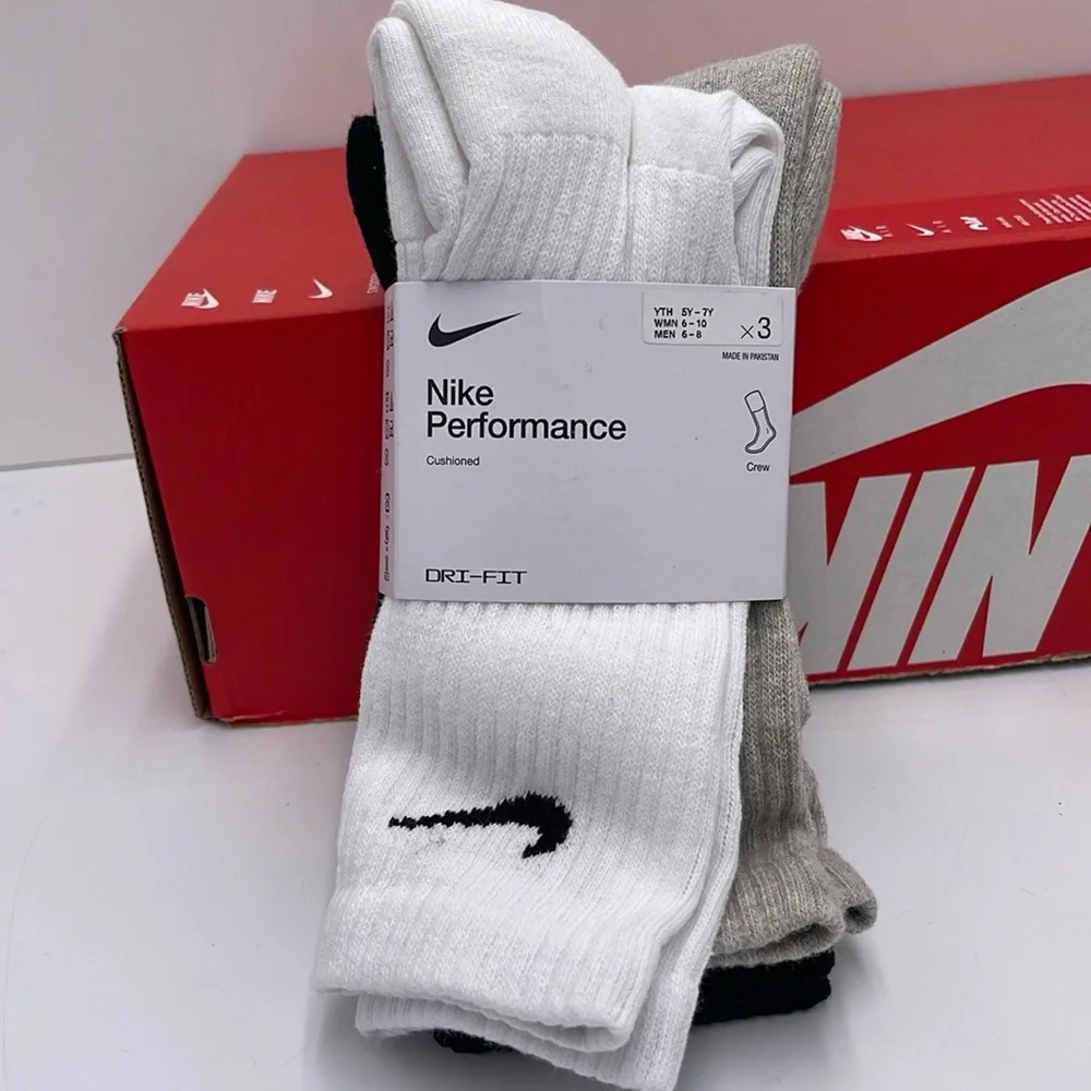 Nike Everyday Cushioned Training Crew Socks (3 pairs) Md Socks Performance Multi